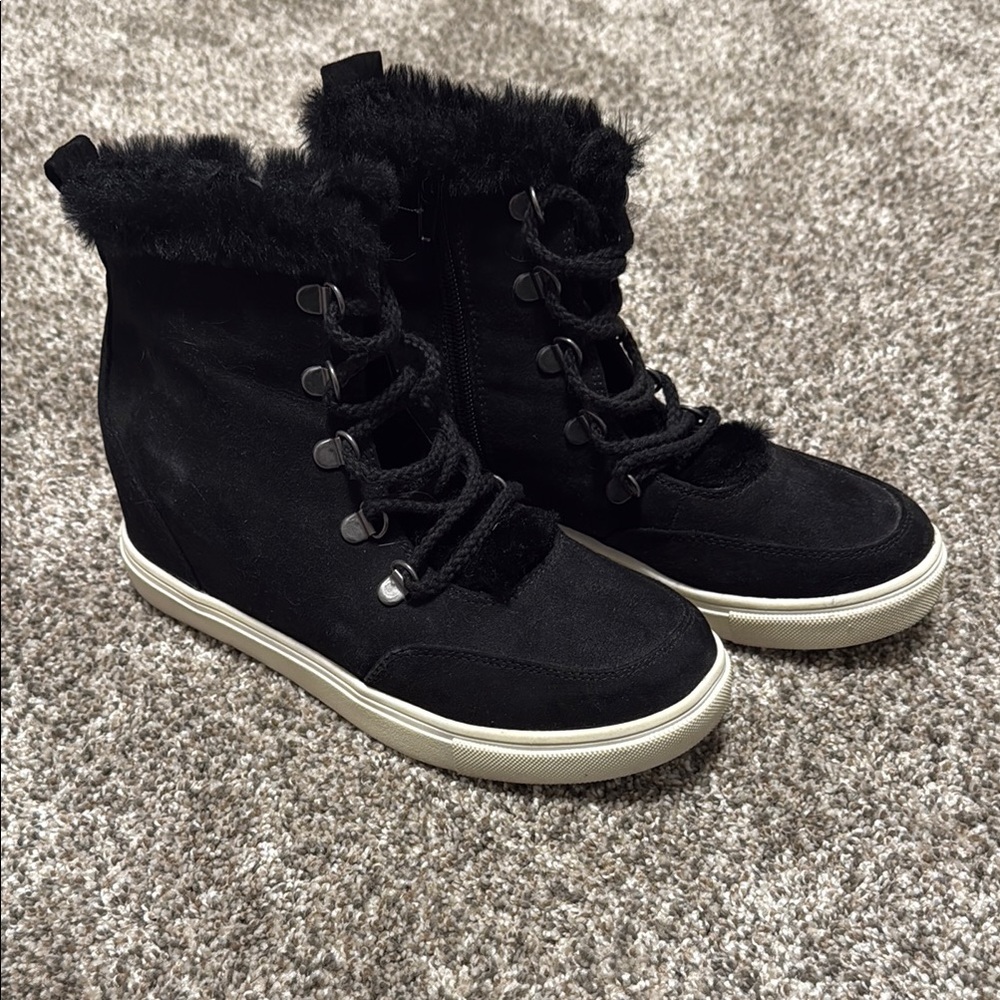 Women's Black Fur-Lined Sneakers
